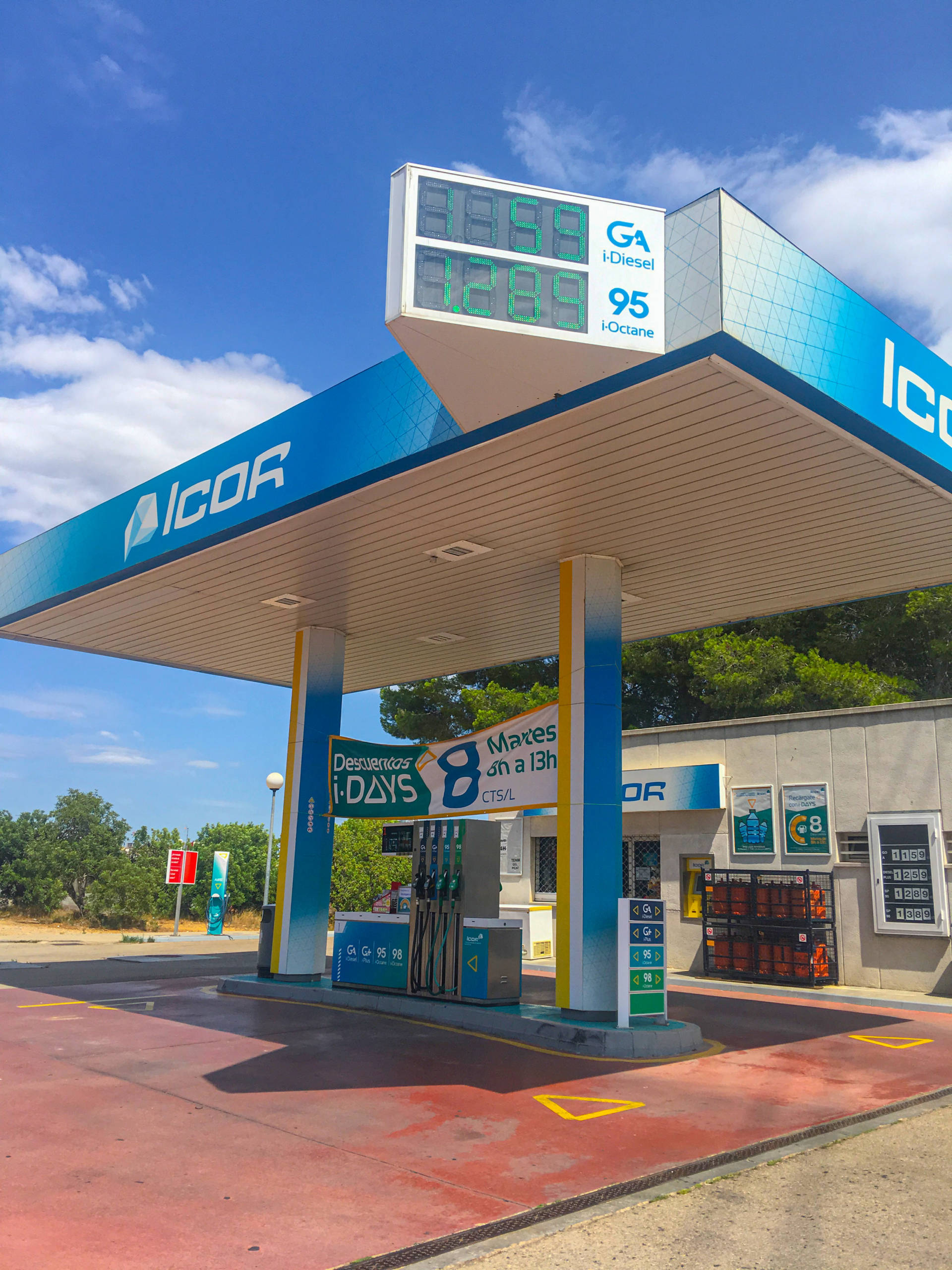 Icor Energía – Complete Petrol Station Brand Identity